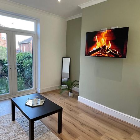 Whole House Modern Two Bedroom In Newcastle - Free Parking 외부 사진