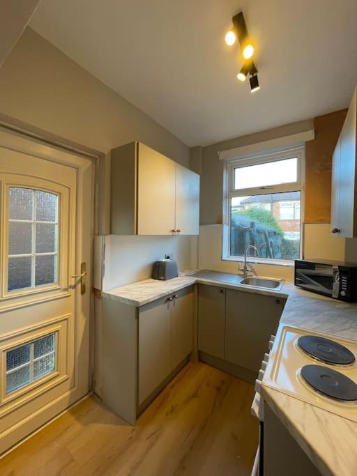 Whole House Modern Two Bedroom In Newcastle - Free Parking 외부 사진